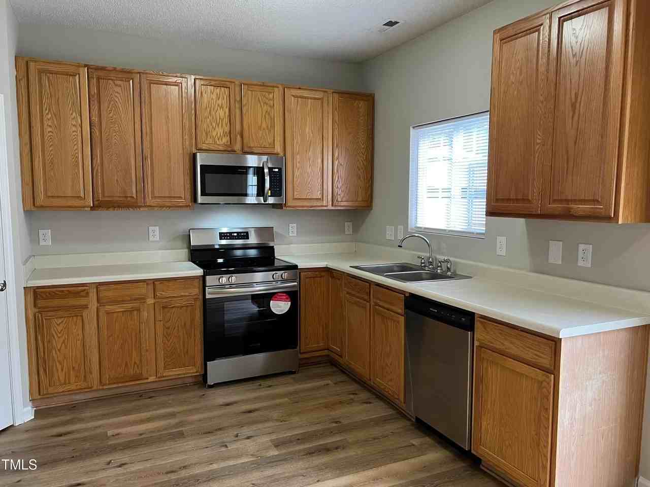 116 Baberton Dr - Photo 3 of 24