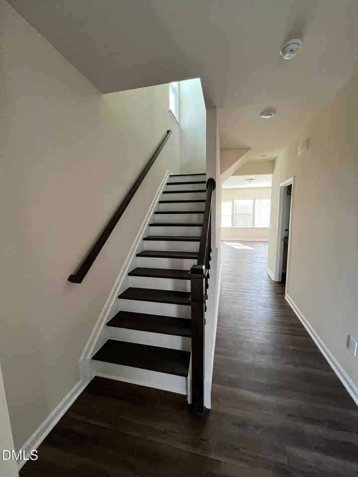 547 Glen Clova Dr - Photo 2 of 20
