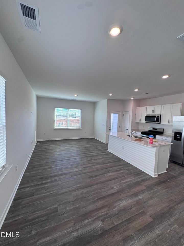 123 Starlight St - Photo 5 of 30