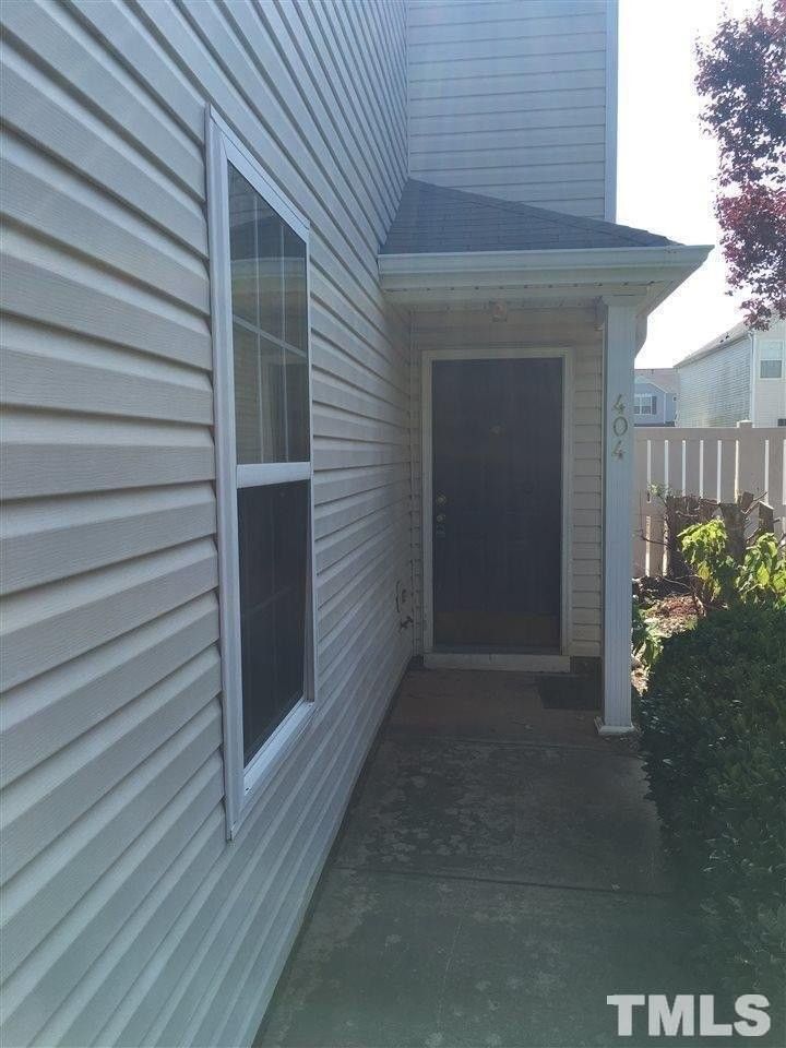 404 Commons Dr - Photo 3 of 15