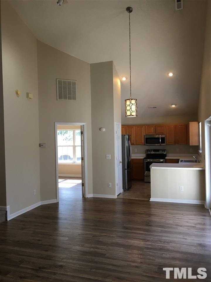 404 Commons Dr - Photo 4 of 15