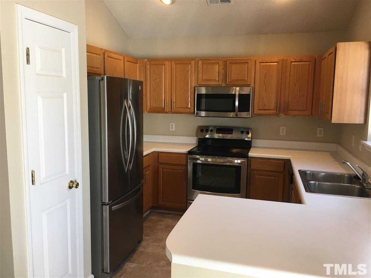 404 Commons Dr - Photo 5 of 15