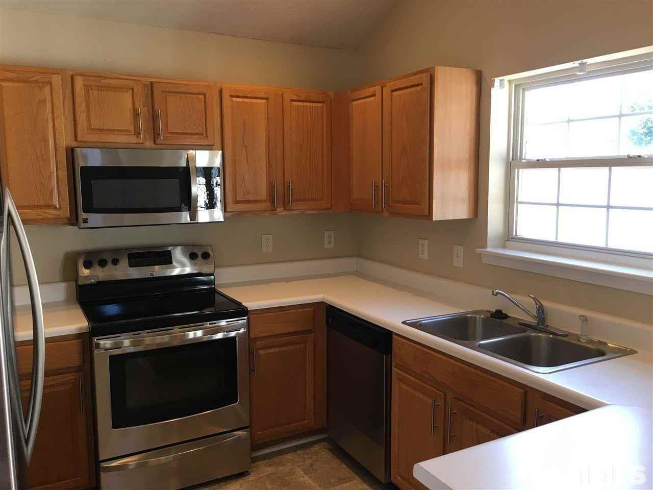 404 Commons Dr - Photo 6 of 15
