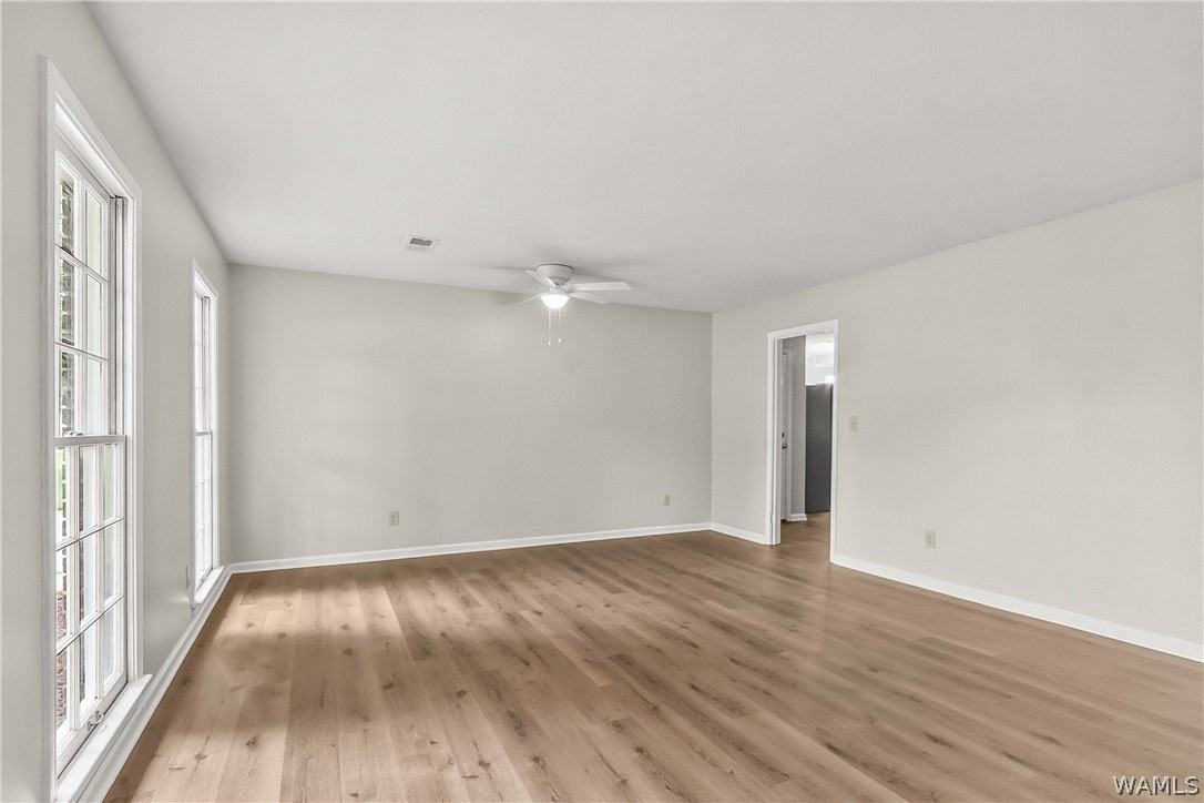 4215 Smith St - Photo 4 of 26