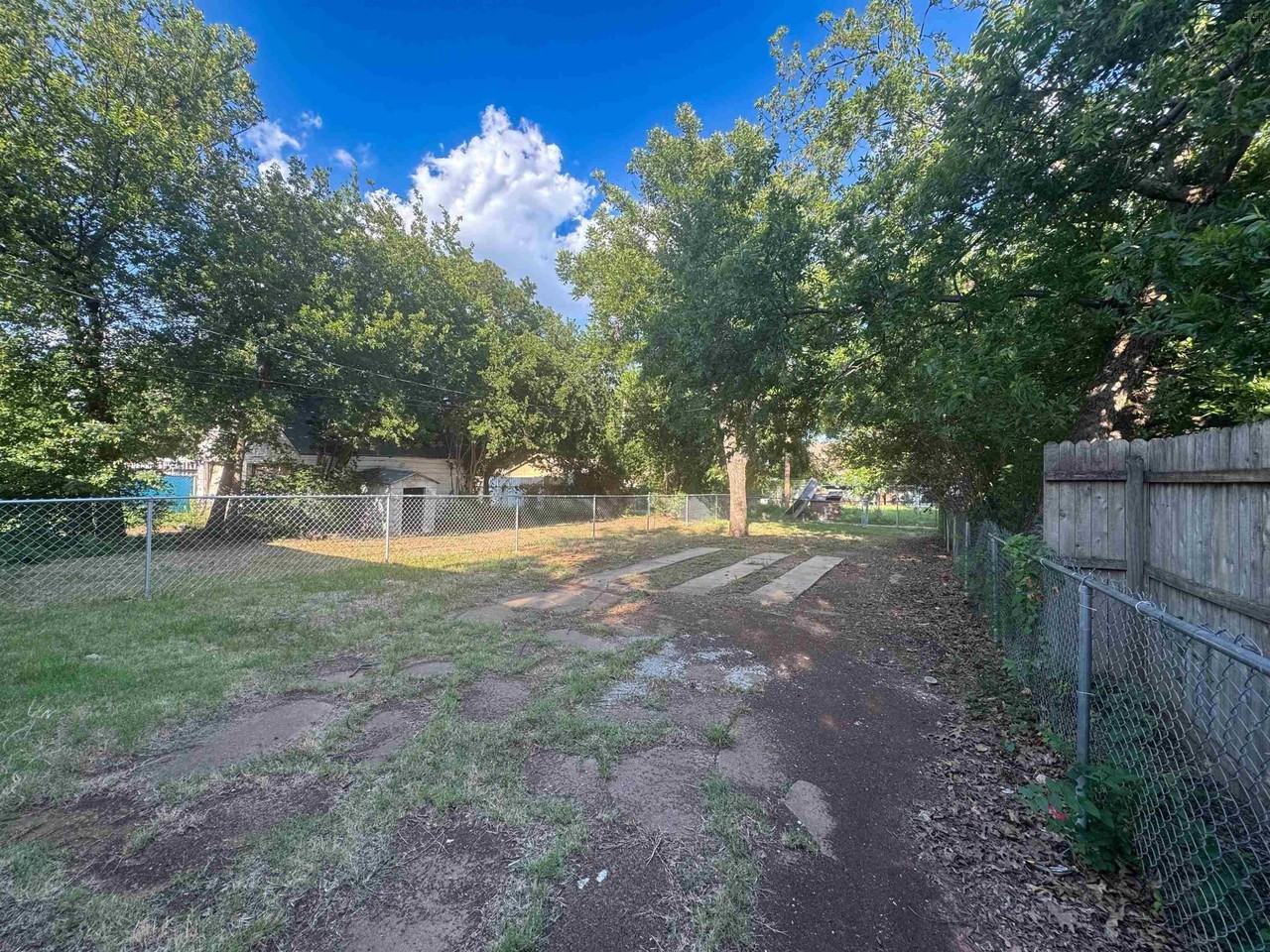 1913 Tilden St - Photo 3 of 10