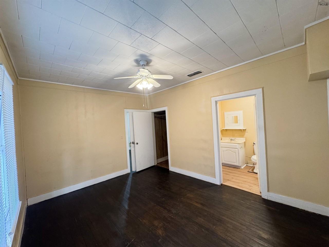 1913 Tilden St - Photo 6 of 10