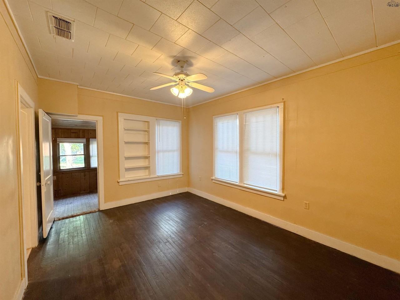 1913 Tilden St - Photo 7 of 10