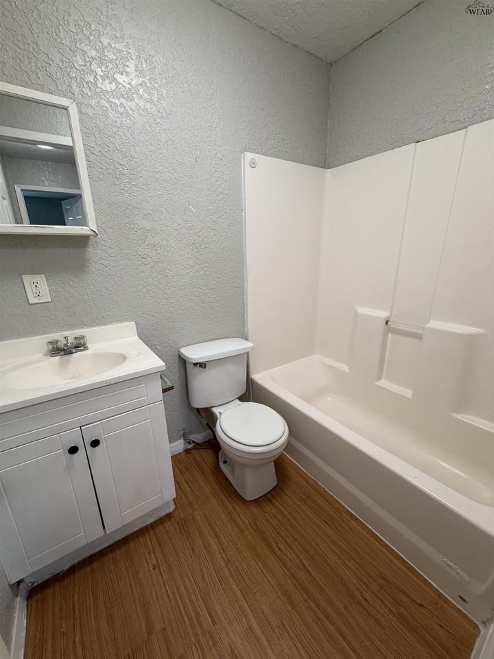 1710 10th St #8 - Photo 7 of 11