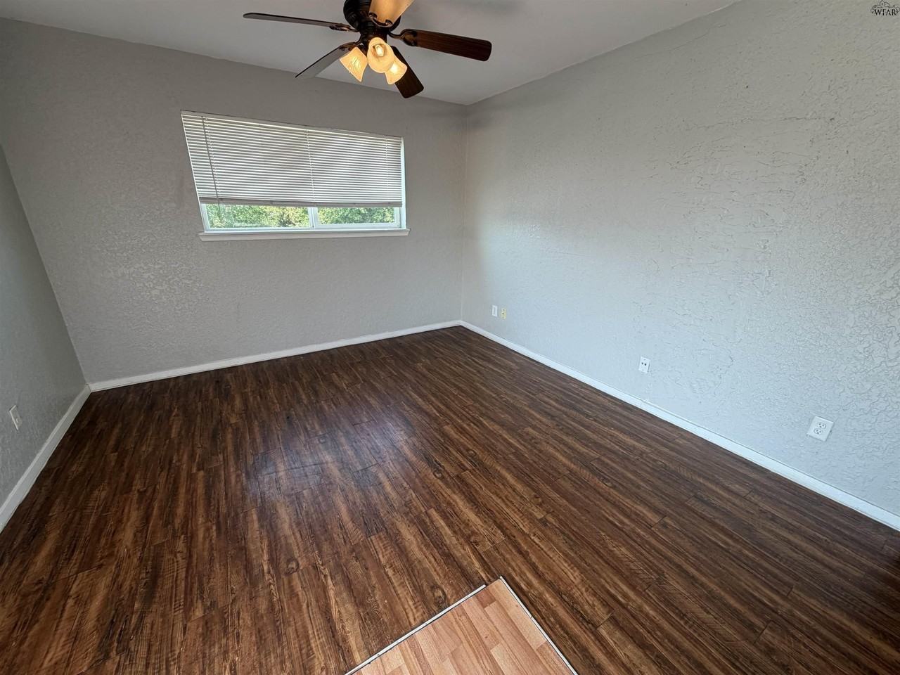 1710 10th St #8 - Photo 3 of 11