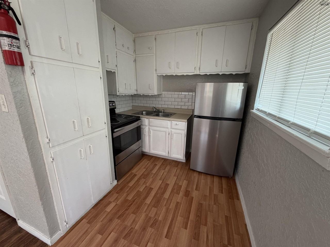 1710 10th St #8 - Photo 4 of 11