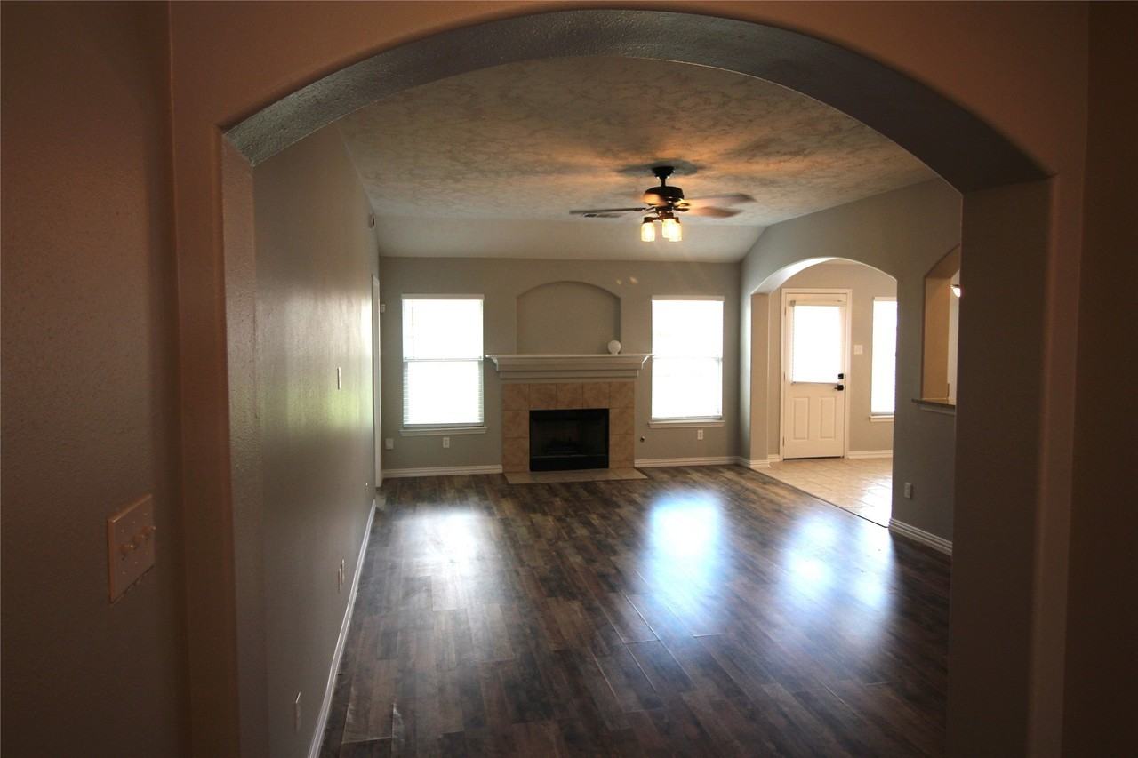 16531 Sperry Gardens Dr - Photo 5 of 30