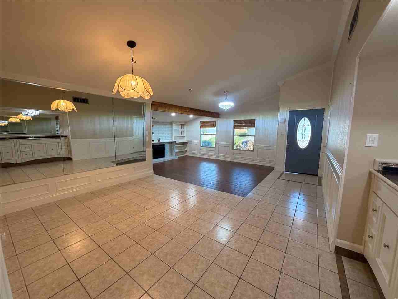 3709 Pinewood St - Photo 3 of 34