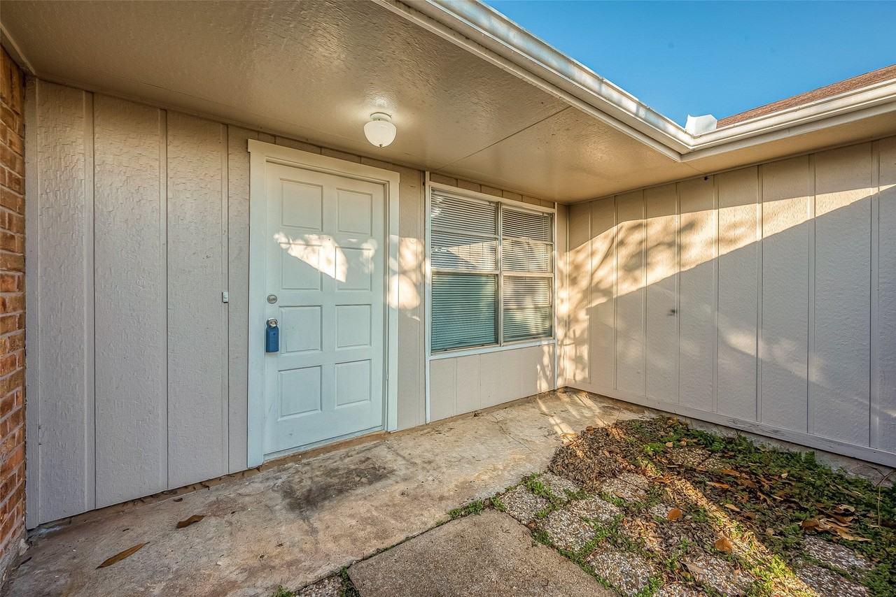 3806 Embarcadero Dr - Photo 4 of 43