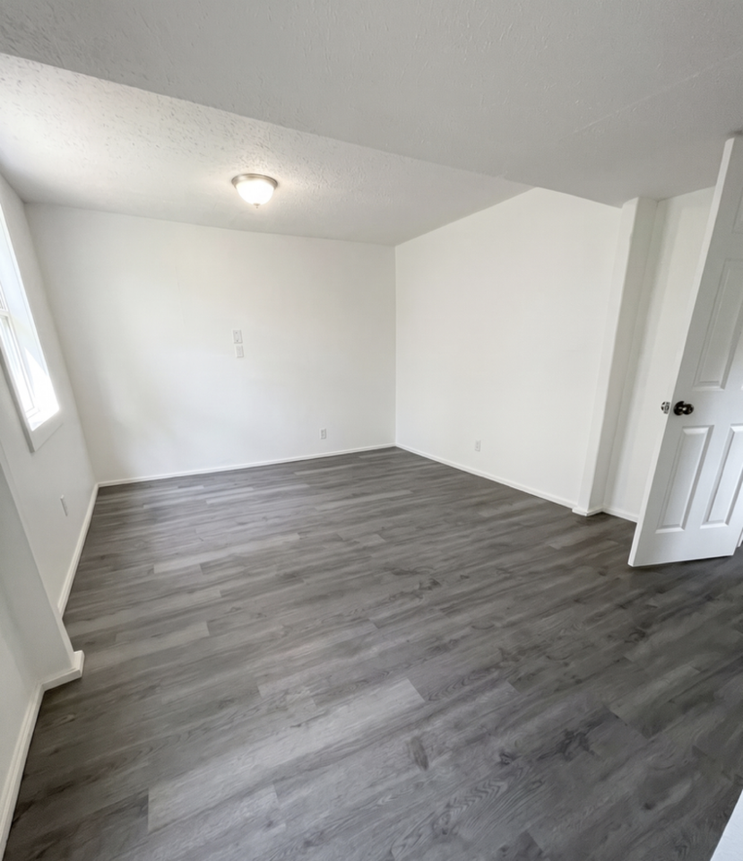 2015 W Yonge St #2015 - Photo 5 of 11