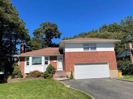 featured image of 2 Stuart Dr