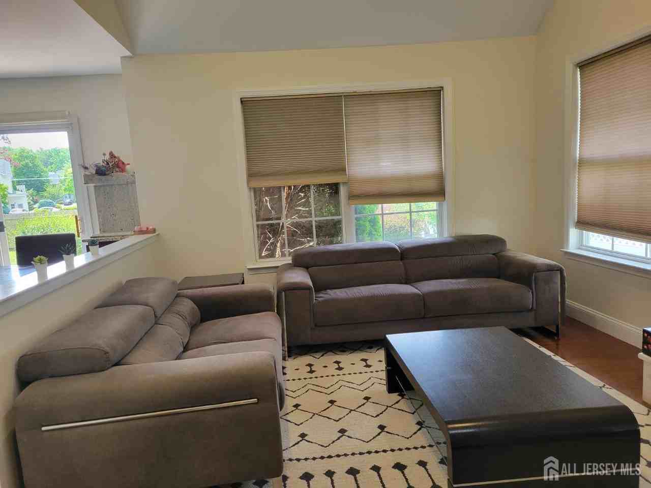 13 Airdale Dr - Photo 2 of 37