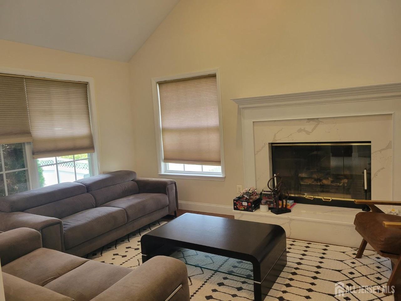 13 Airdale Dr - Photo 3 of 37
