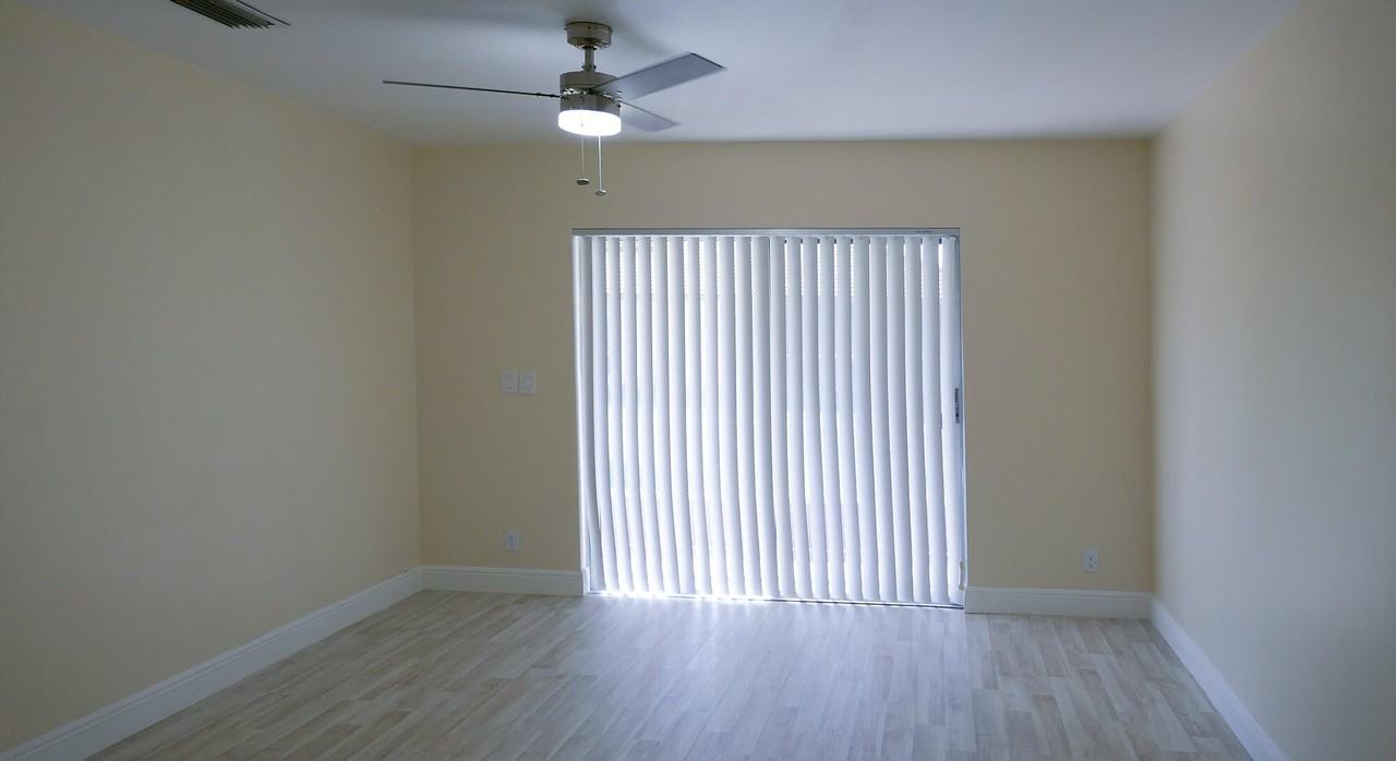 9861 Three Lakes Cir - Photo 5 of 21