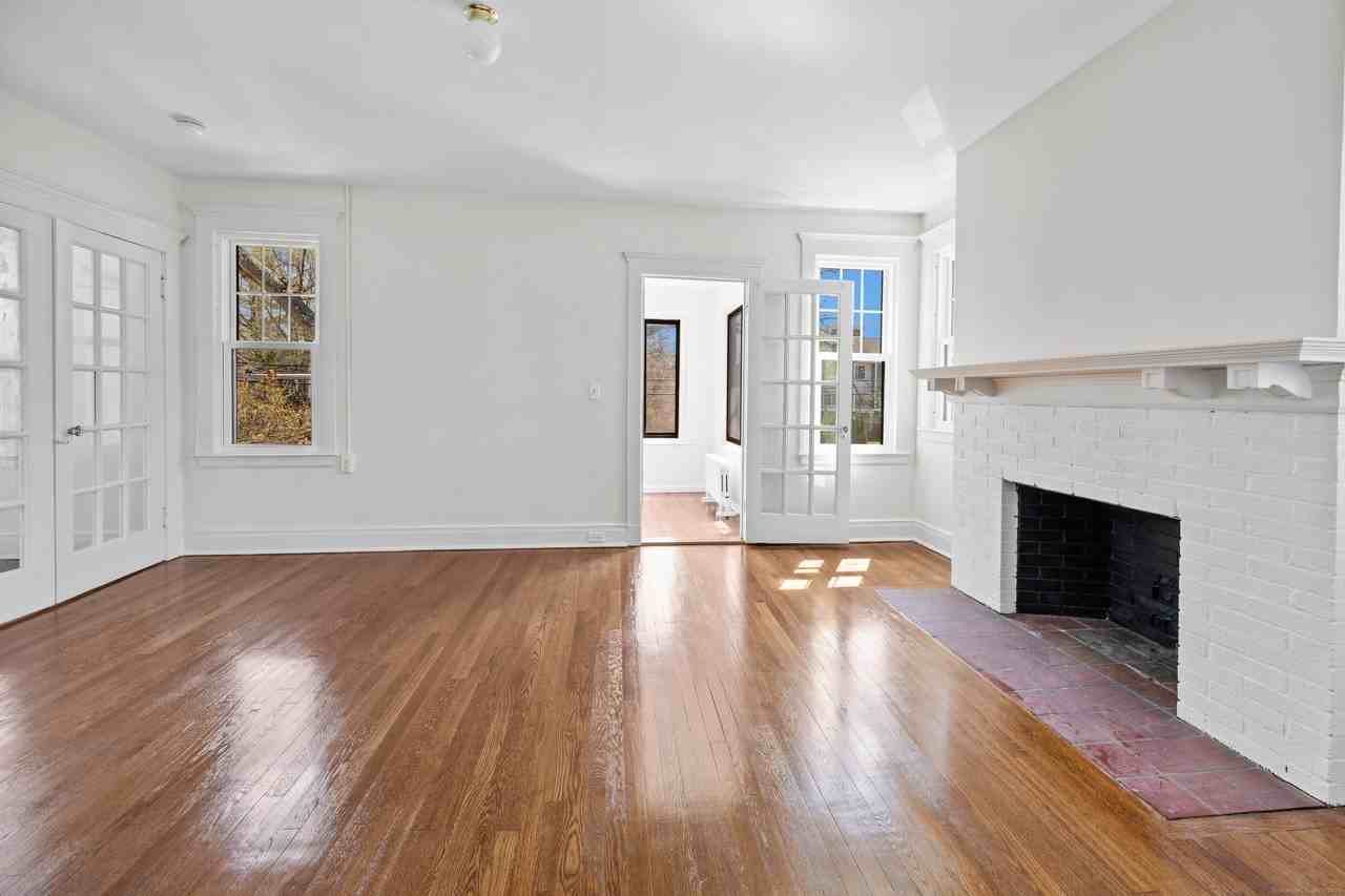 852 Farmington Ave - Photo 5 of 15