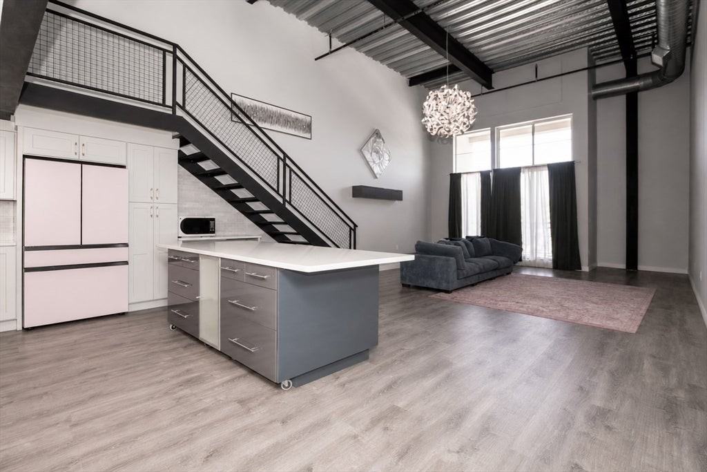 950 Broadway - Photo 3 of 28