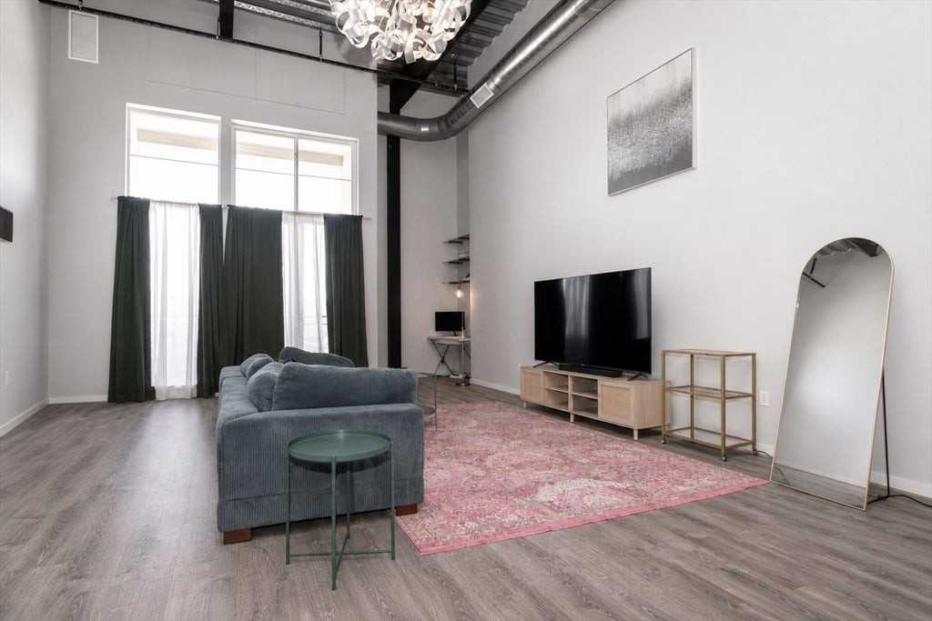 950 Broadway - Photo 4 of 28