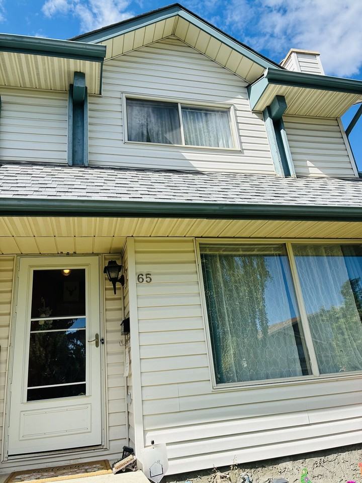 65 Strathcona Cres Sw - Photo 2 of 20