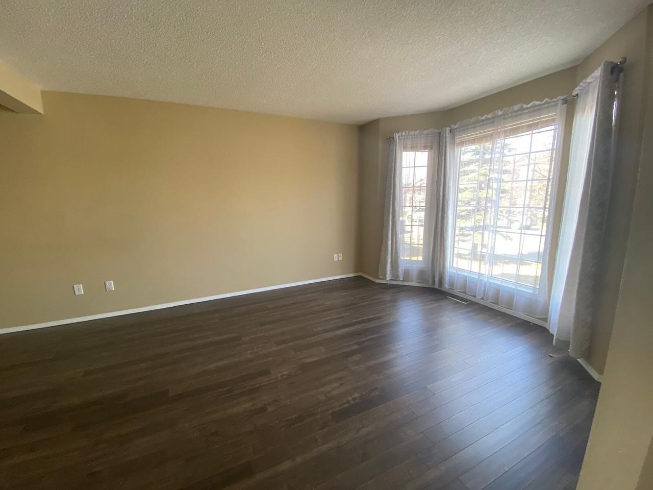 37 River Rock Rd Se - Photo 2 of 29