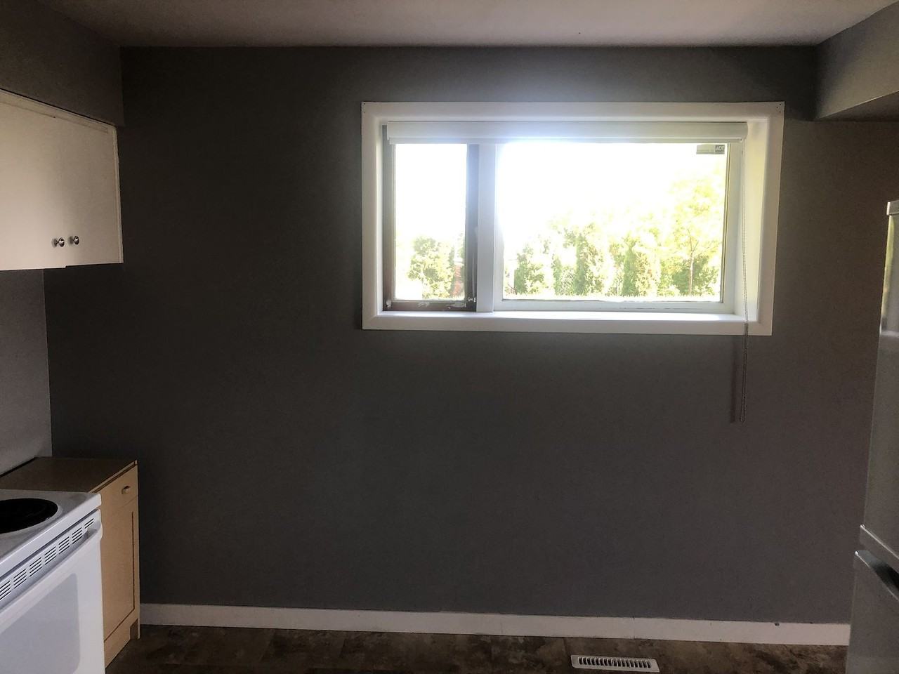 604 Margaret Ave Se - Photo 5 of 16