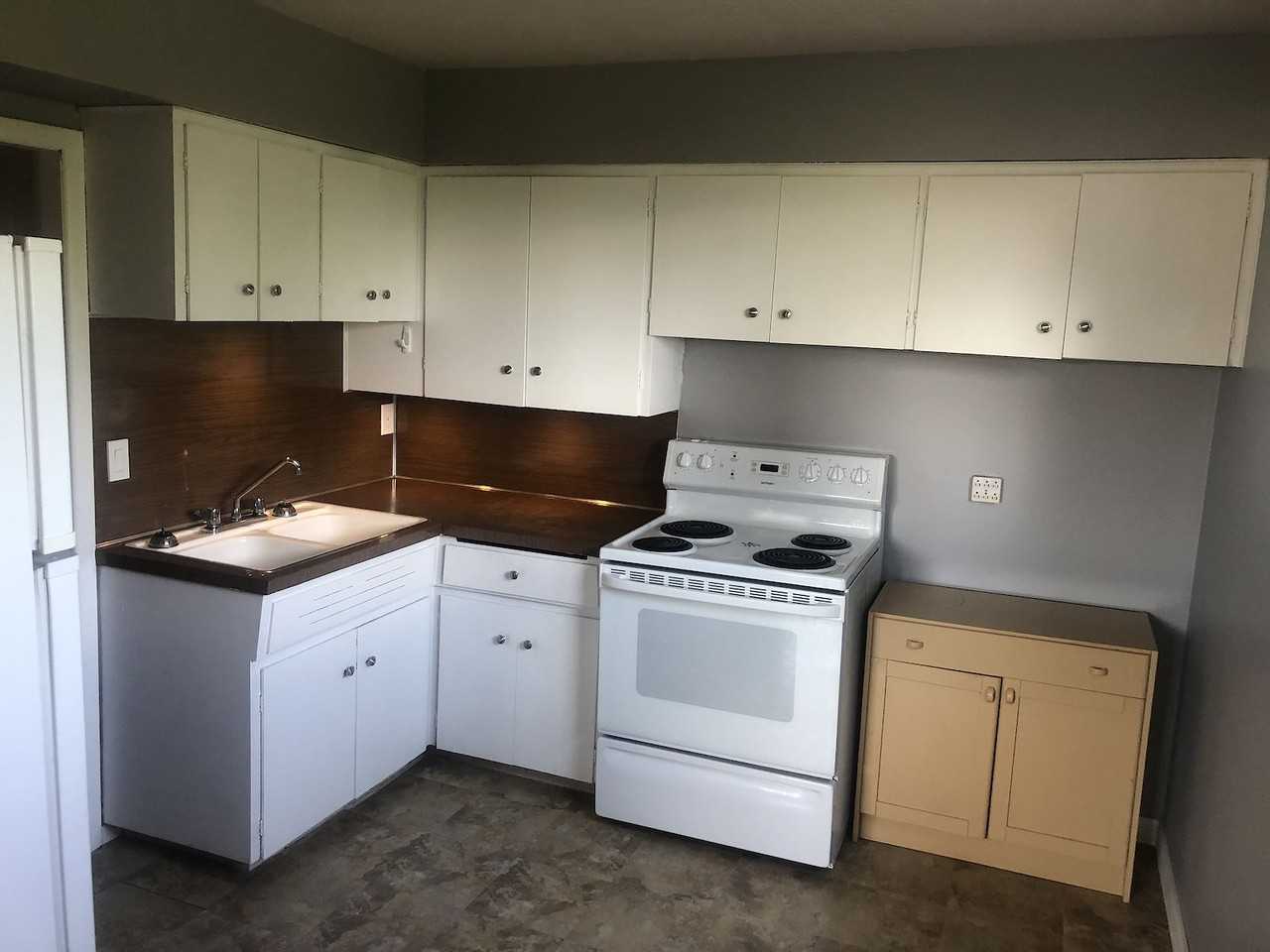 604 Margaret Ave Se - Photo 6 of 16