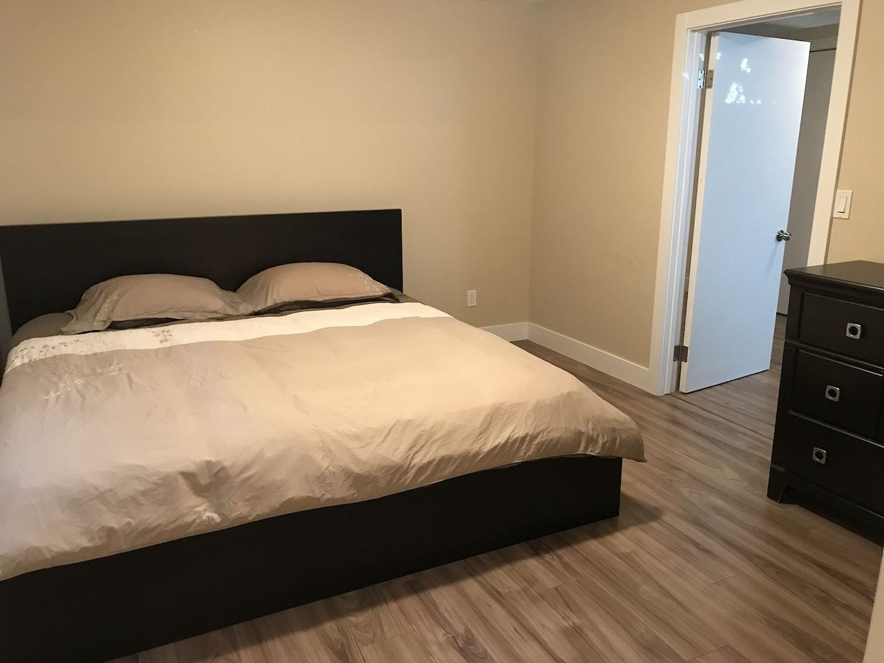 704 Olympia Cres Se - Photo 4 of 14