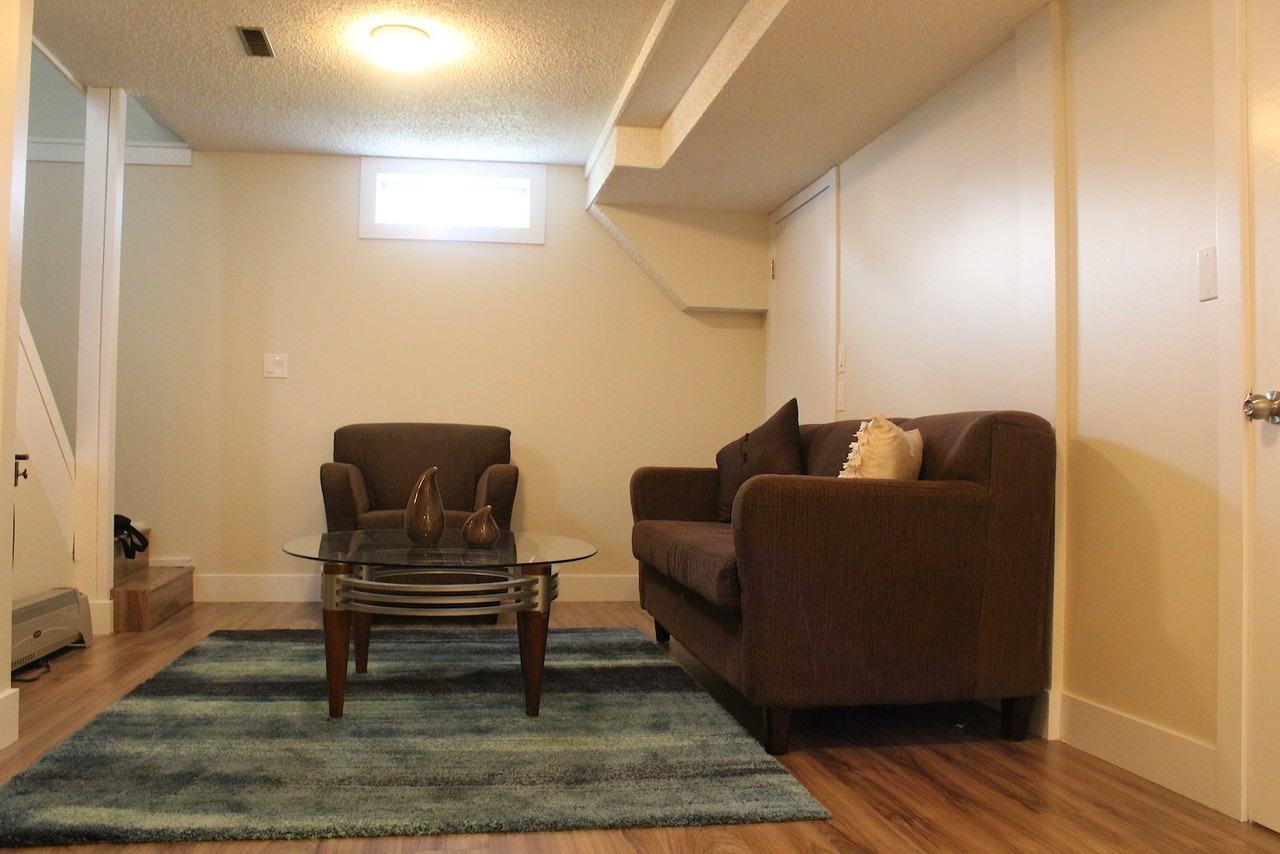 704 Olympia Cres Se - Photo 7 of 14