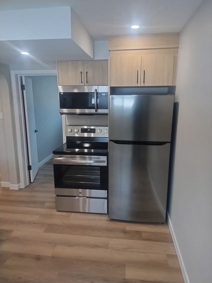 2320 16 St Sw Unit 3 - Photo 5 of 10