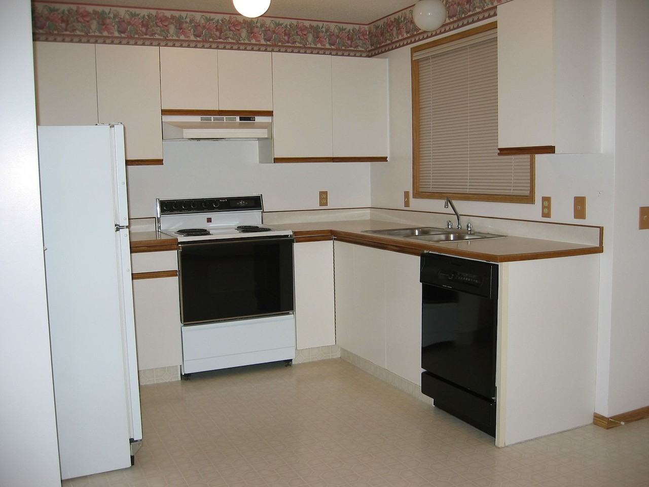 224 Martindale Dr Ne - Photo 6 of 8