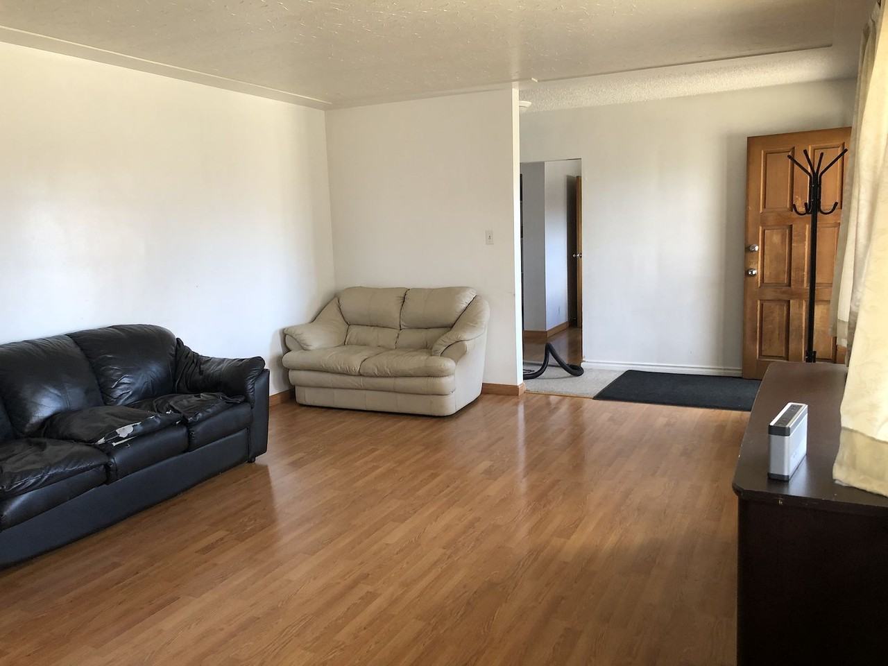 12719 95 St Nw - Photo 2 of 16