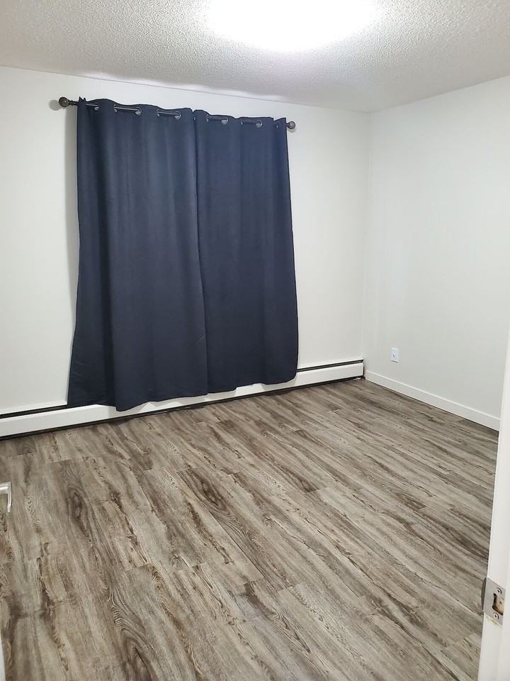 10032 112 St Nw - Photo 5 of 5