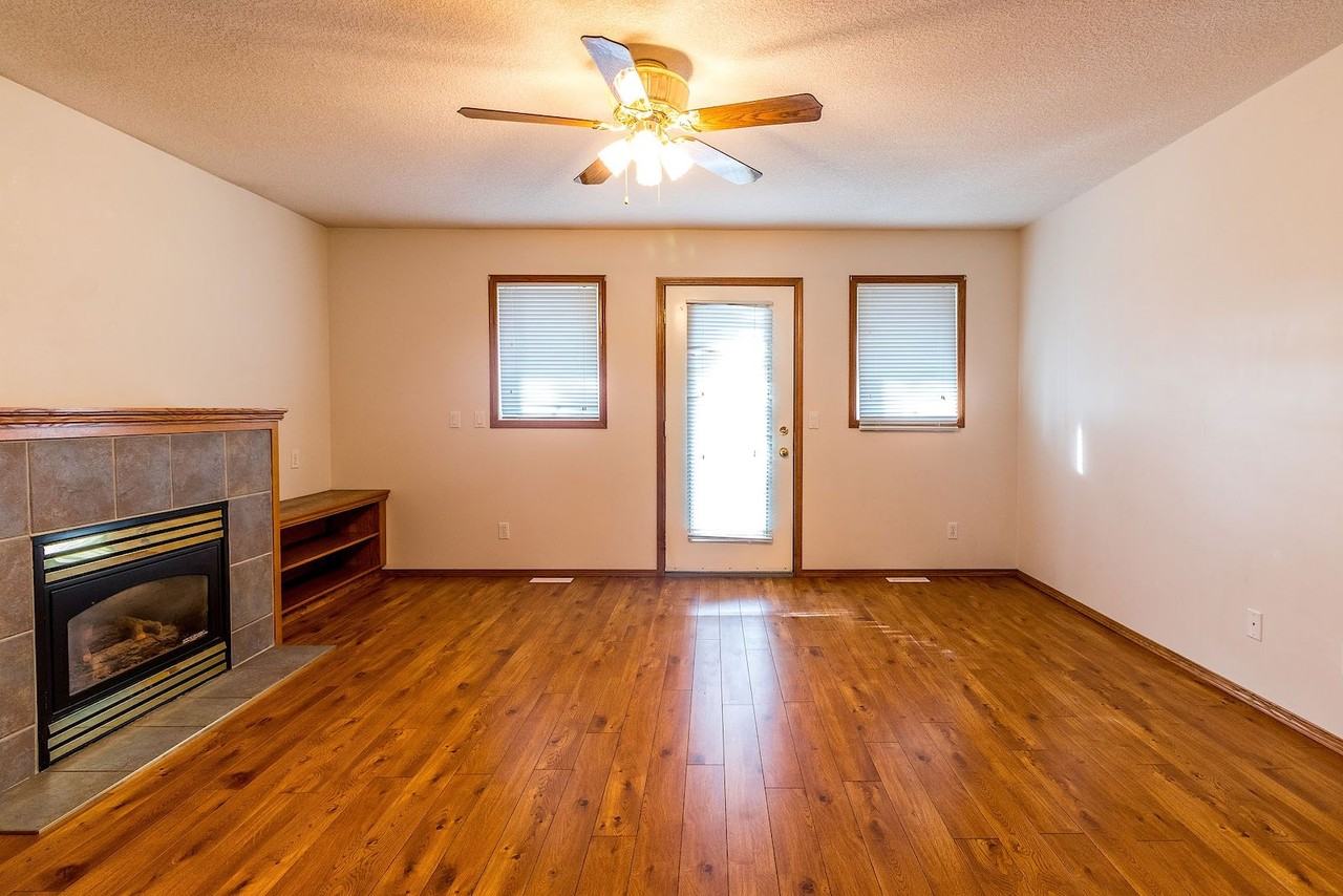 1724 42 St Se - Photo 4 of 12