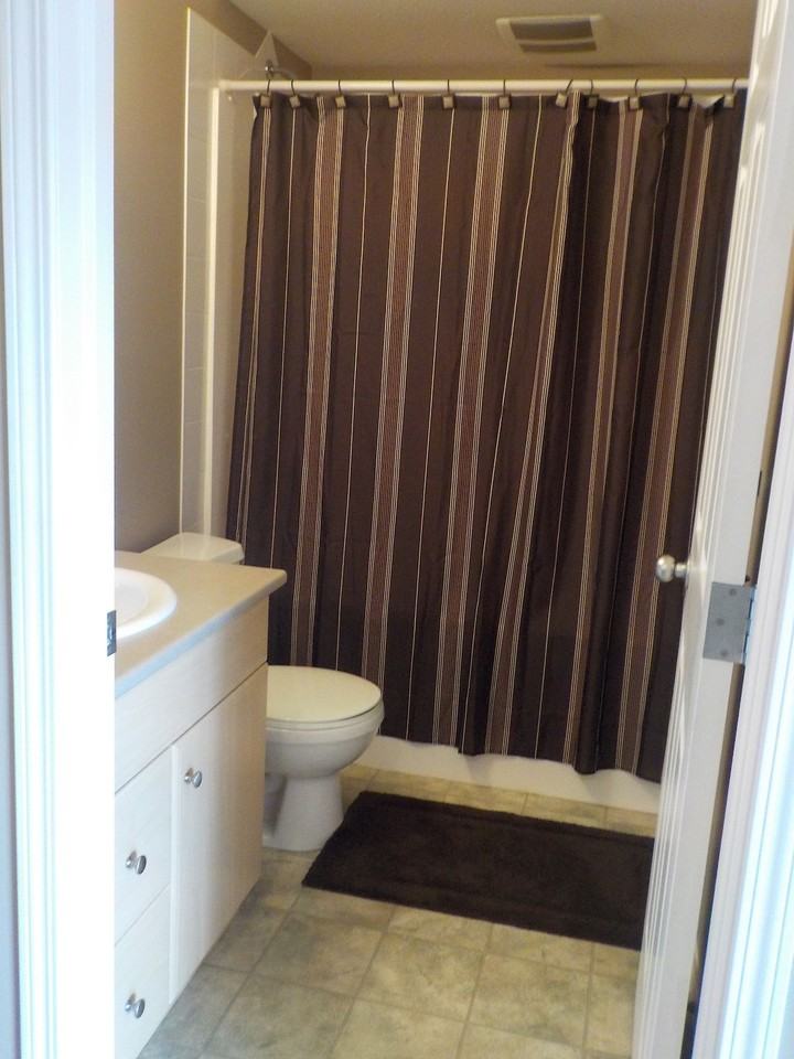 200 Lougheed Dr - Photo 3 of 11