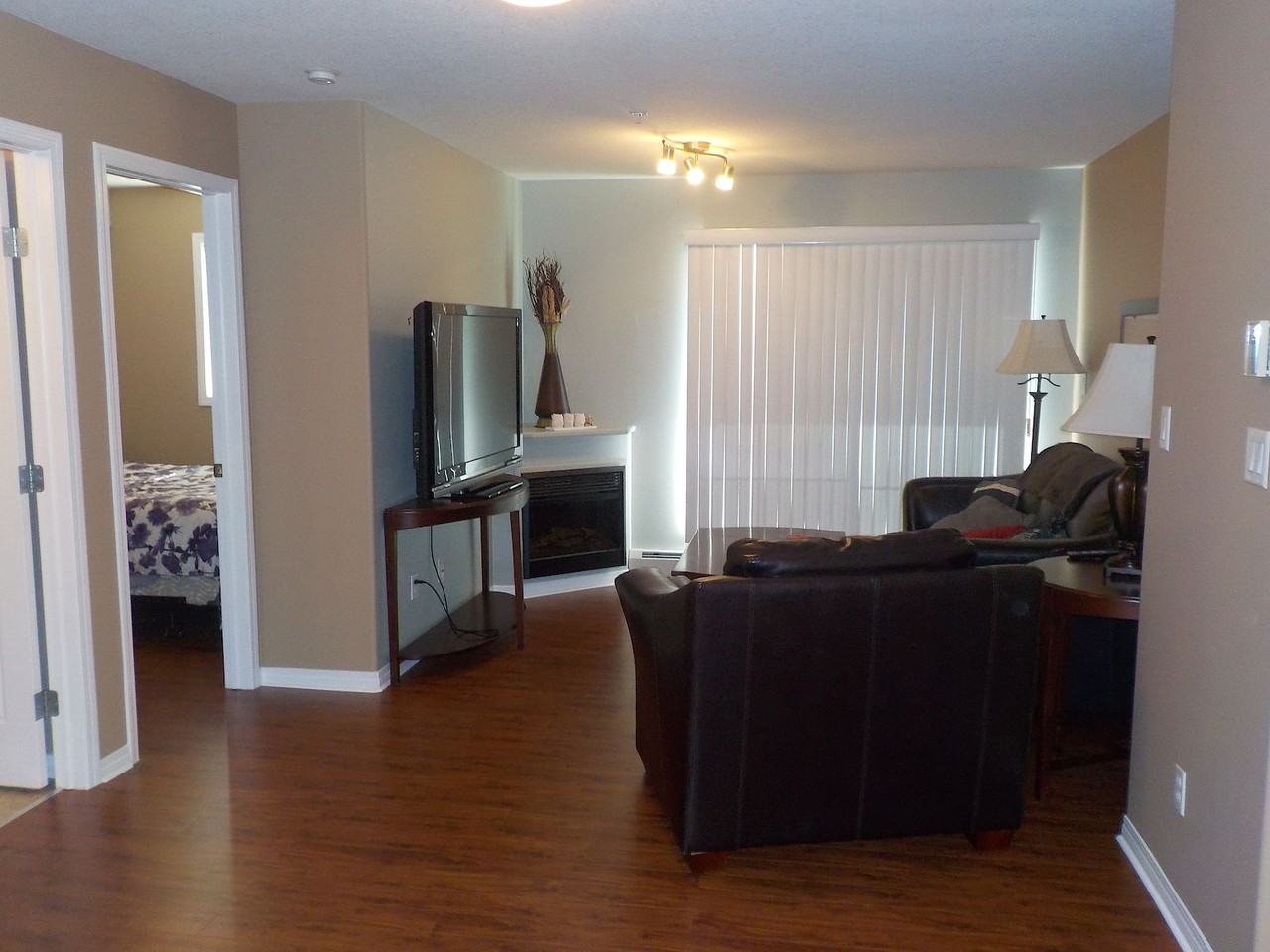 200 Lougheed Dr - Photo 5 of 11