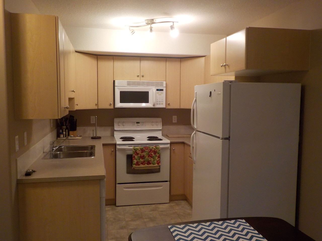 200 Lougheed Dr - Photo 7 of 11
