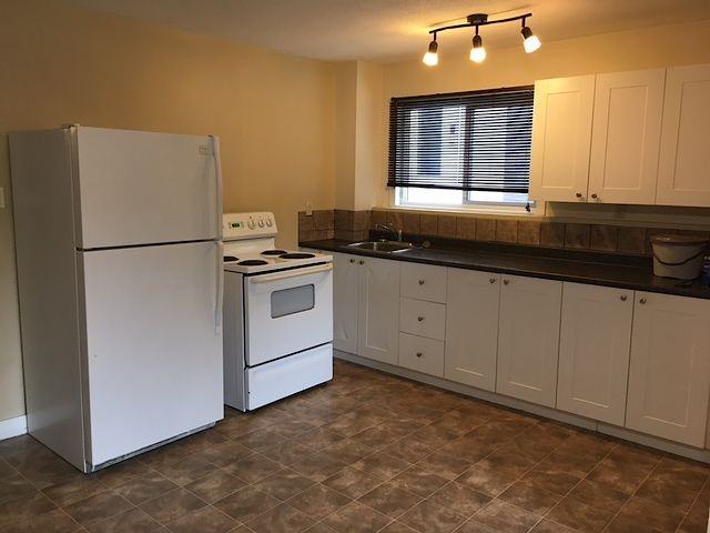 7410 35 Ave Nw - Photo 2 of 7