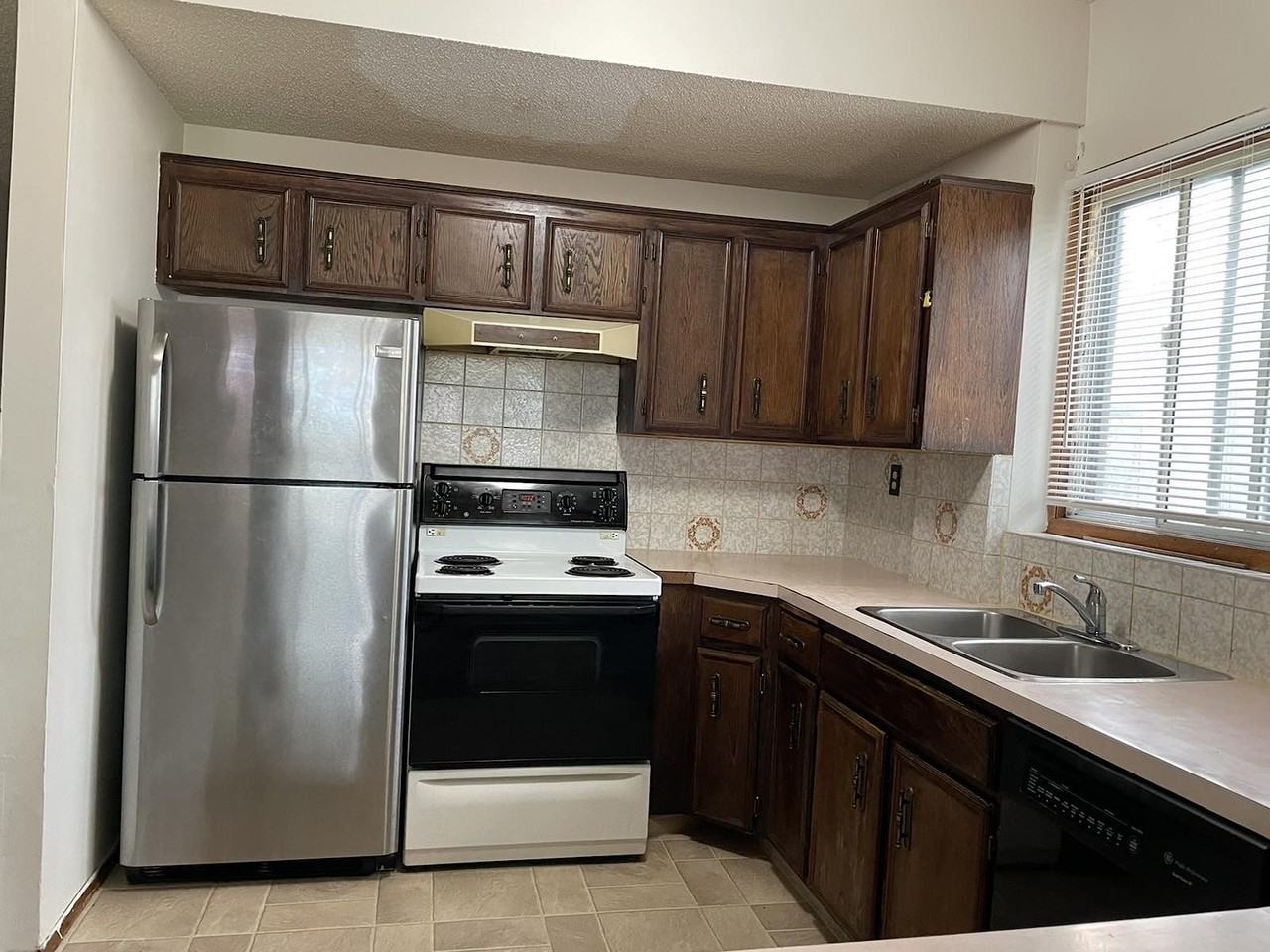 505 23 Ave Ne - Photo 2 of 6