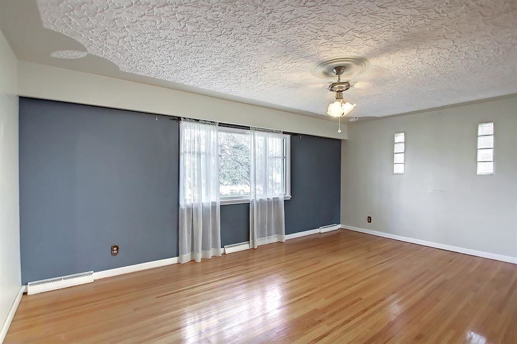 7423 23 St Se - Photo 6 of 27