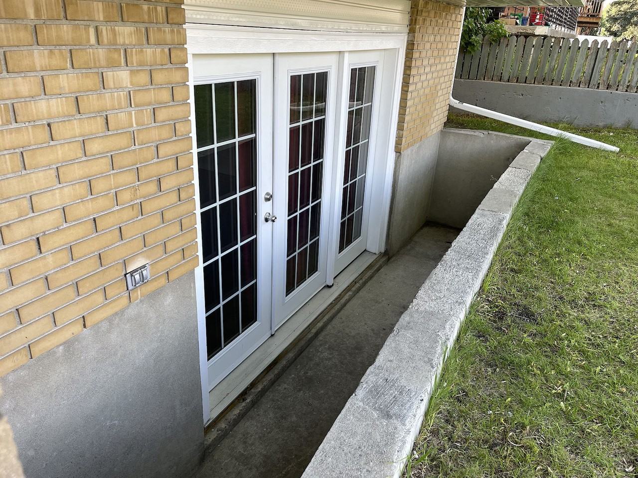 1043 Mckinnon Dr Ne - Photo 3 of 13