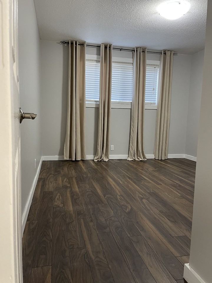 1043 Mckinnon Dr Ne - Photo 6 of 13