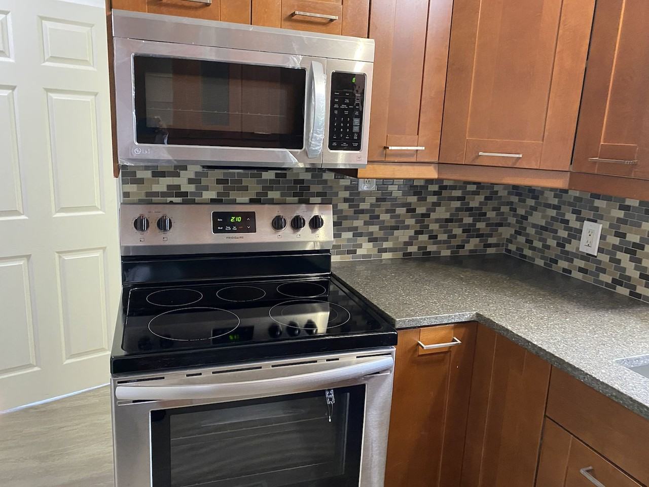 11715 139 St Nw - Photo 4 of 19