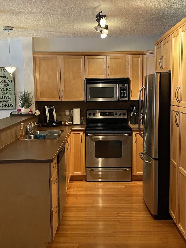 390 Marina Dr - Photo 2 of 6