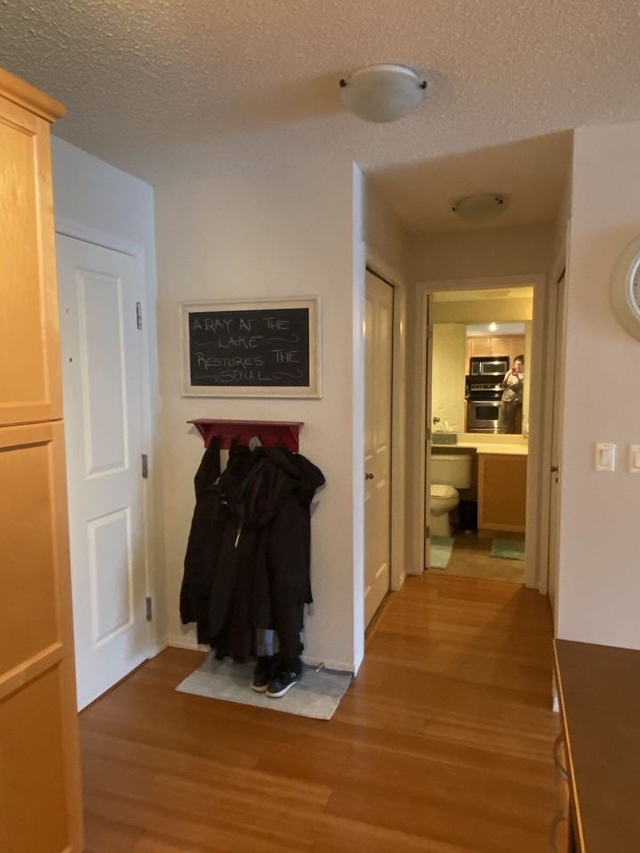 390 Marina Dr - Photo 3 of 6