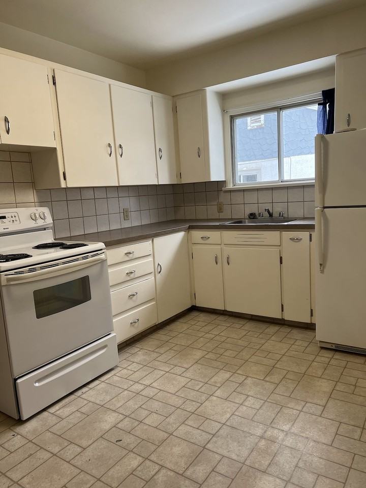 3524 Centre St Ne - Photo 3 of 6