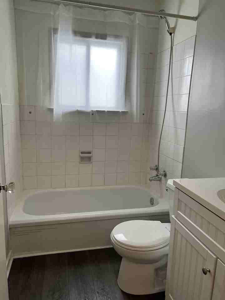 3524 Centre St Ne - Photo 4 of 6