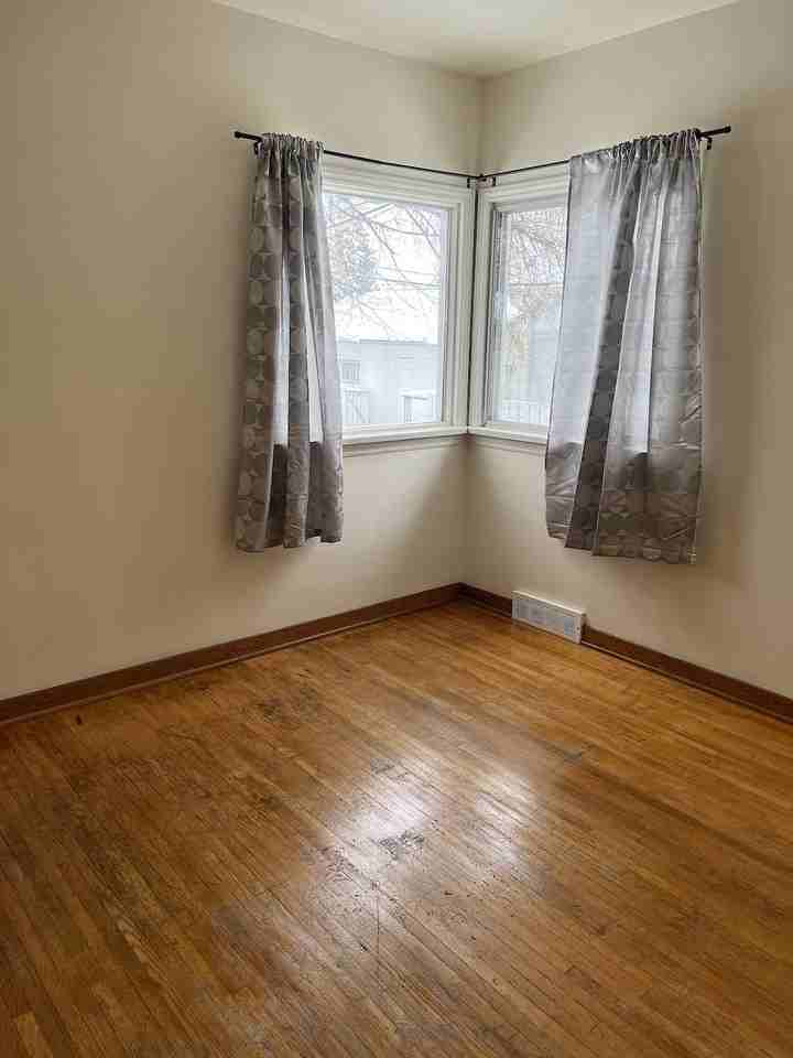 3524 Centre St Ne - Photo 5 of 6